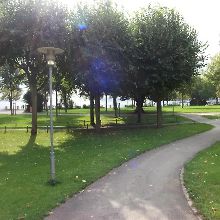 Aeltere Am Uferpark Apartament *